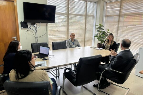 Secretária de Saúde de Cuiabá recebe superintendente do HUJM para discutir parcerias, habilitações e avanços na assistência