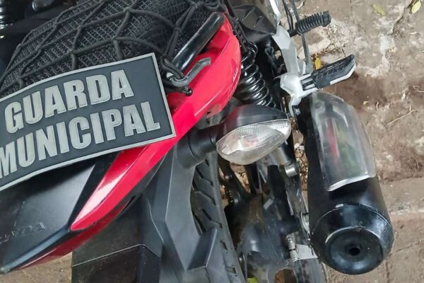Guarda Municipal de Várzea Grande detém motociclista sem CNH e conduzindo motocicleta sem placa
