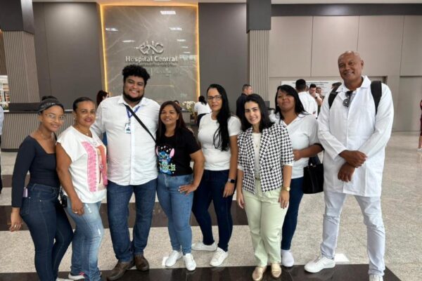 Alunos do Técnico em Enfermagem da ETEC Cuiabá visitam novo Hospital Central do Estado