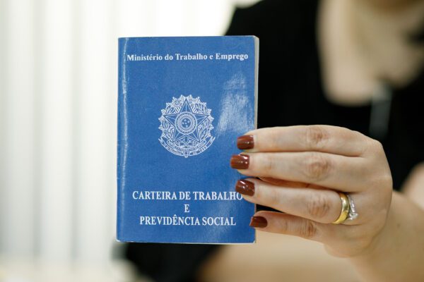 Sine oferece vaga para Mestre de Obras sem experiência com salário de R$ 4 mil