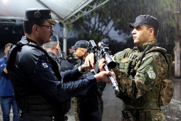 BOPE recebendo equipamento